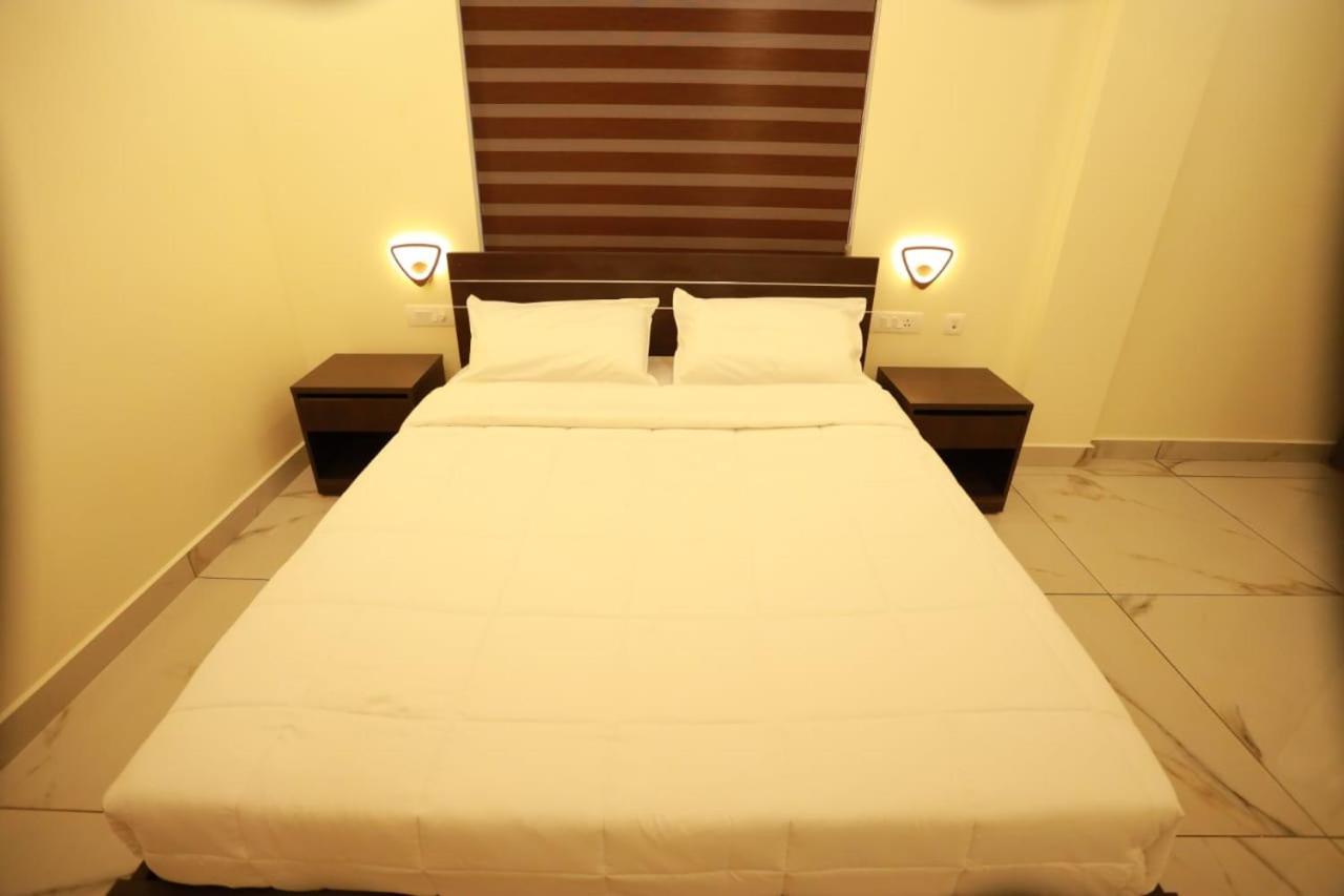 Hotel Aman Residency Thodupuzha Esterno foto