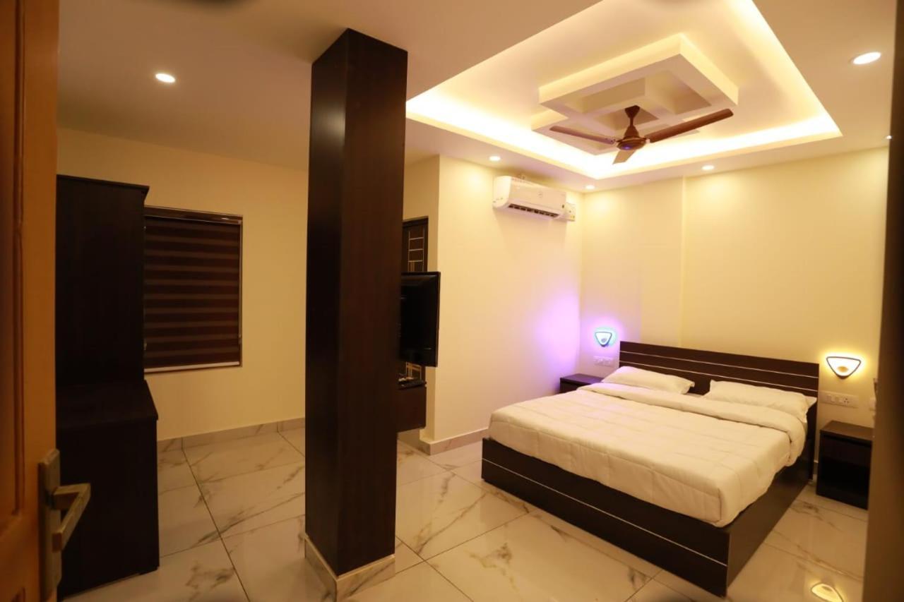 Hotel Aman Residency Thodupuzha Esterno foto