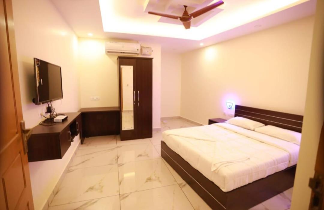 Hotel Aman Residency Thodupuzha Esterno foto