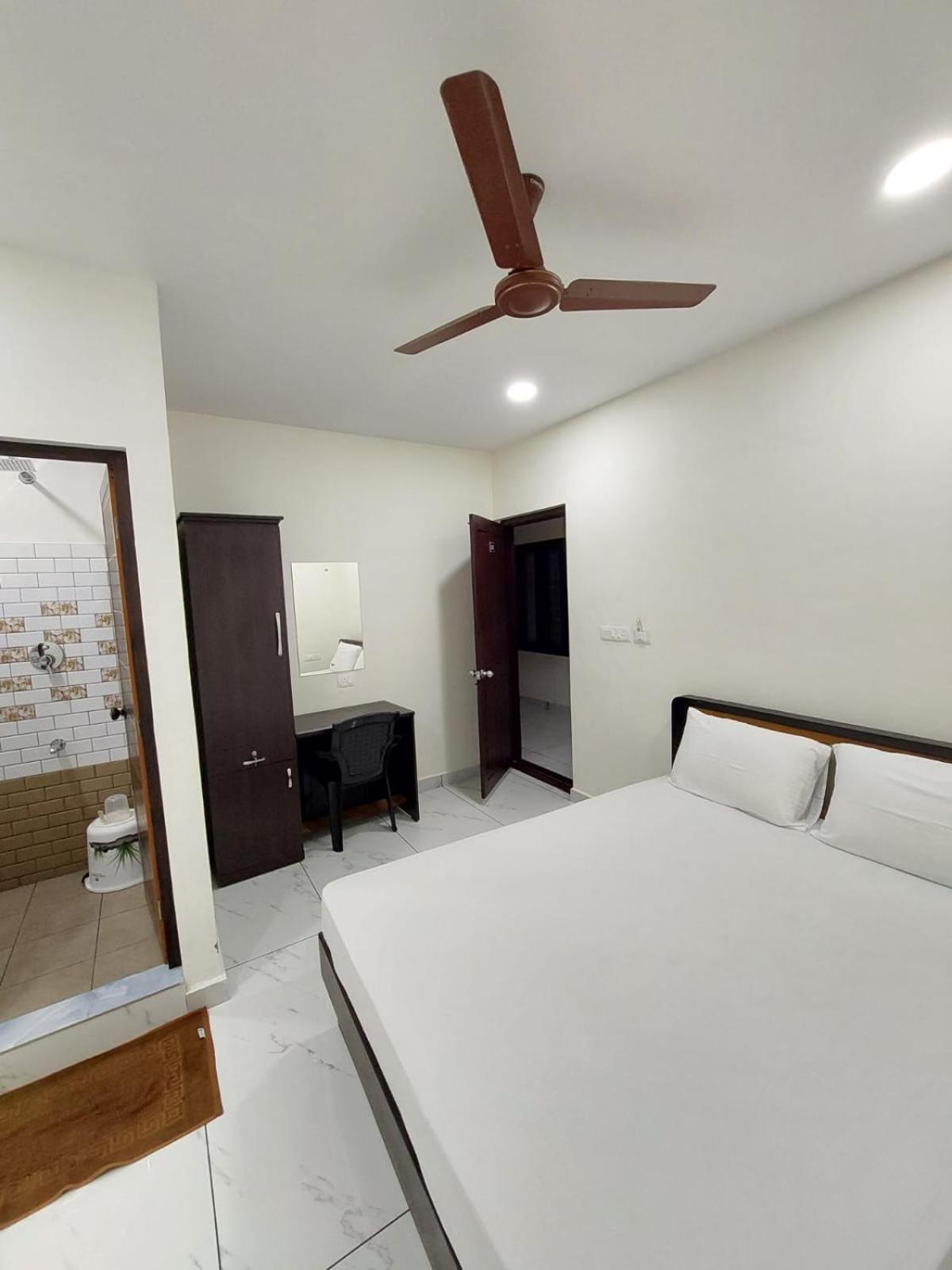 Hotel Aman Residency Thodupuzha Esterno foto